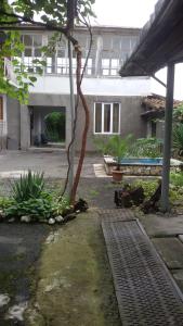 En hage utenfor Hotel Eniseli