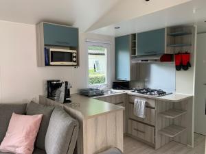 Veuzain-sur-LoireにあるMobil home près de l étangのギャラリーの写真