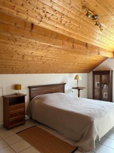 Ένα ή περισσότερα κρεβάτια σε δωμάτιο στο Chalet L Etend d Art, Explore Oisans