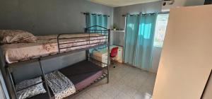 Ένα ή περισσότερα κρεβάτια σε δωμάτιο στο Stroop's Bliss & Comfort