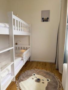 En eller flere senge i et værelse på Apartment Wolfswarte, Panorama, Sauna, Schwimmbad