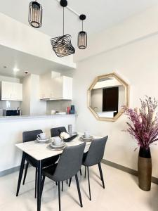 Kuchyň nebo kuchyňský kout v ubytování City Lights Apartment in BGC + 16 fotografií