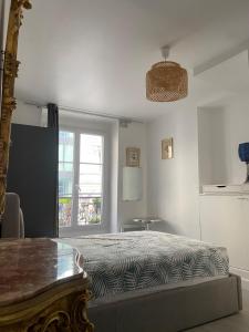 a bedroom with a bed and a window at Studio au cœur de Montmartre in Paris