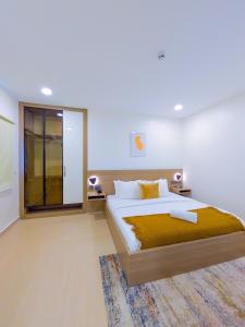 Postel nebo postele na pokoji v ubytování Yellow Door Hotels