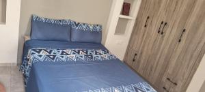 Ένα ή περισσότερα κρεβάτια σε δωμάτιο στο Rawnak la maison rouge