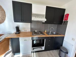 Kuchyň nebo kuchyňský kout v ubytování Semoïa Lodge