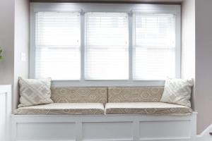 een bank voor een raam bij Adorable Broad Ripple Duplex in Indianapolis