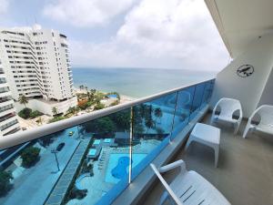 a balcony with a view of the ocean at Reserva del Mar Club de playa - Apto Frente al Mar in Santa Marta