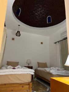 Letto o letti in una camera di Dahab Lodge