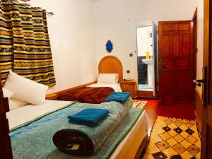 A bed or beds in a room at Auberge la belle vue dades