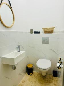 Φωτογραφία από το άλμπουμ του Les Rives du Parc Piscine 12 personnes σε Lédenon