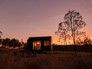Φωτογραφία από το άλμπουμ του Mountain View Off-Grid Cabin in the Scenic Rim - Ramana σε Moogerah