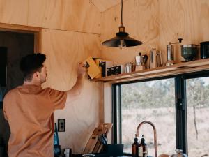Φωτογραφία από το άλμπουμ του Mountain View Off-Grid Cabin in the Scenic Rim - Ramana σε Moogerah +15 φωτογραφίες