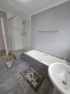 Ένα μπάνιο στο South African Home +33 φωτογραφίες