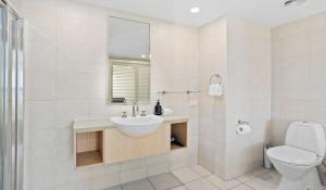 Ένα μπάνιο στο The Pool Resort Kingscliff - 2BR Dual Key and 1BR (6216/6217) - Holiday Management Co. +12 φωτογραφίες