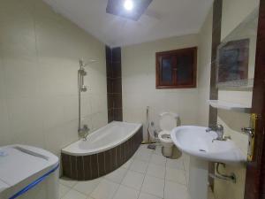 Koupelna v ubytování Luxury sea view apartment + 40 fotografií