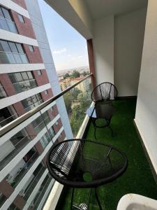 Balkón nebo terasa v ubytování Ultra Luxury 2 bedroom Apartment in the Heart of Lavington