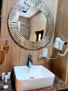 Ένα μπάνιο στο Reignaura at The Cabin Hotel Accra