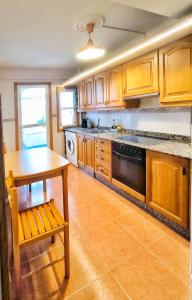 Køkken eller tekøkken på Apartamento en Betanzos + 18 billeder