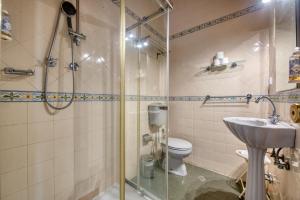a bathroom with a shower and a toilet and a sink at Monte da Lua in Sintra