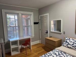 Private room in a shared apt Middletown near Wesley uni客房内的一张或多张床位