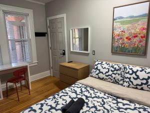 Private room in a shared apt Middletown near Wesley uni客房内的一张或多张床位