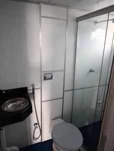 Ένα μπάνιο στο Ferry Boat Harpia +5 φωτογραφίες