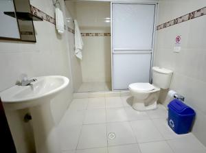 Koupelna v ubytování Hotel CasaBlanca Cartagena
