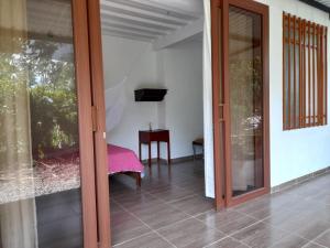 Uma televisão e/ou sistema de entretenimento em Hostal Ariantiy