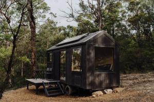 Nuotrauka iš apgyvendinimo įstaigos Off-Grid Cabin Nestled into Bush with Creek Access - Kaia mieste Kurrajong galerijos