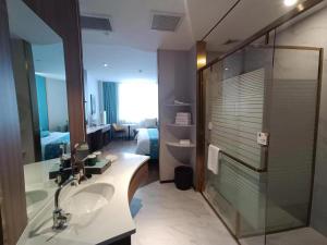 Baðherbergi á Baolong Homelike Hotel Shanghai - Ma An Shan Branch +27 myndir