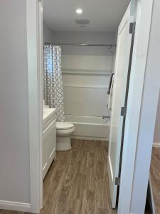 a bathroom with a toilet and a shower at Modern 1-bedroom Studio with Kitchen and Laundry in Santa Clarita