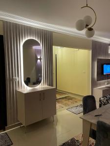 Μια τηλεόραση ή/και κέντρο ψυχαγωγίας στο Golden House Madinty