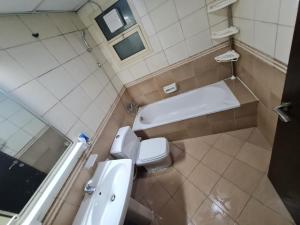 Koupelna v ubytování سكن شباب بالتعاون - ALEX Hostel - Sharjah + 23 fotografií