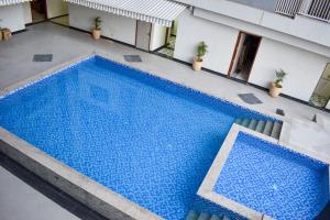 Urban Suites by BluSalzz, Jaipur - Rajasthan内部或周边的泳池