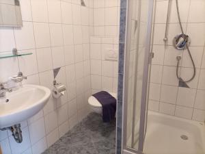 Koupelna v ubytování BodenSEE Gästehaus Tettnang ALBERGO