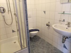 Koupelna v ubytování BodenSEE Gästehaus Tettnang ALBERGO