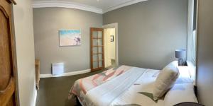 Athelstane Hotel客房内的一张或多张床位