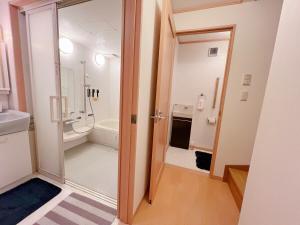 Un baño de 貴頂府邸 関原 KICYO HOUSE No3 46 fotos más