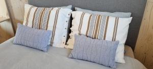 Ένα ή περισσότερα κρεβάτια σε δωμάτιο στο Artisan Hideaway Bed and Breakfast +50 φωτογραφίες