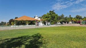 Taman di luar Casa Canela, Cajititlán