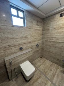 Koupelna v ubytování Adarsh Hotel + 20 fotografií
