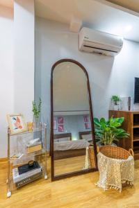 TV a/nebo společenská místnost v ubytování căn hộ 72 chi lăng