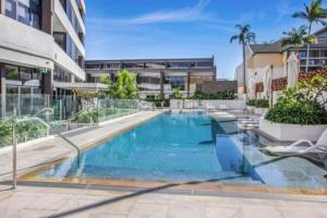 Bazén v ubytování Ruby Apartment Gold Coast nebo v jeho okolí