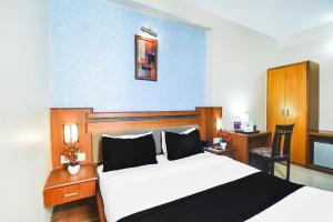 Letto o letti in una camera di Super Townhouse Malviya Nagar Near Airport Formerly Royal Residency