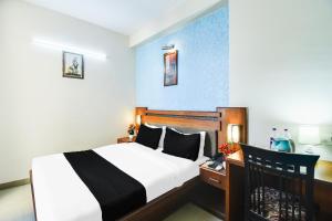 Letto o letti in una camera di Super Townhouse Malviya Nagar Near Airport Formerly Royal Residency