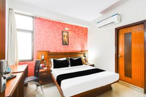 Letto o letti in una camera di Super Townhouse Malviya Nagar Near Airport Formerly Royal Residency