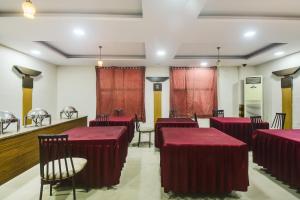 Zona business o sala conferenze di Super Townhouse Malviya Nagar Near Airport Formerly Royal Residency