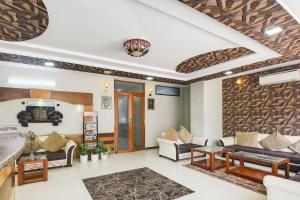 Area soggiorno di Super Townhouse Malviya Nagar Near Airport Formerly Royal Residency