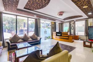 Area soggiorno di Super Townhouse Malviya Nagar Near Airport Formerly Royal Residency